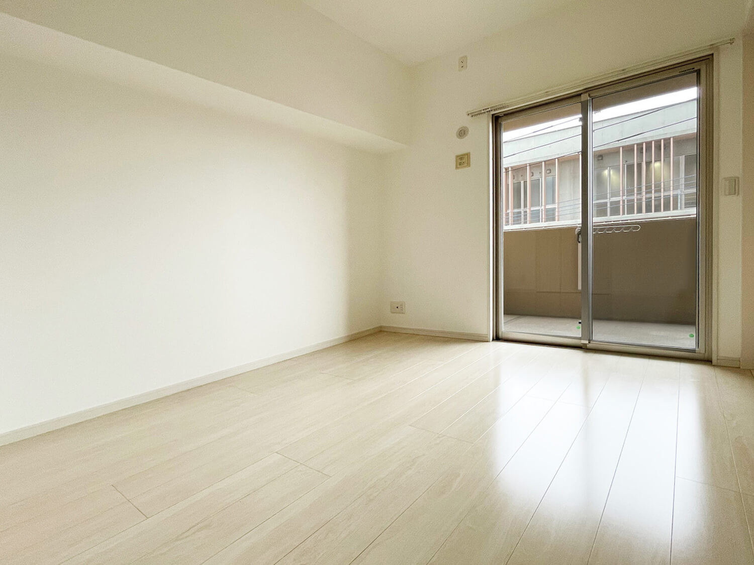 グランドニューガイア新栄町駅前 5号室タイプ(2LDK)_洋室　※部屋によってクロス・建具の色等異なります
