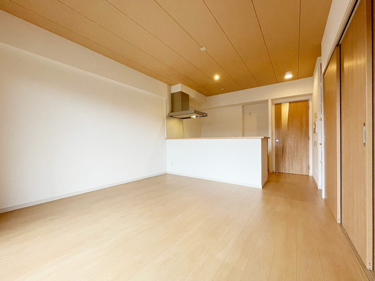 ニューガイア福岡東 6号室タイプ_LDK　※参考写真。部屋によってクロス等異なります