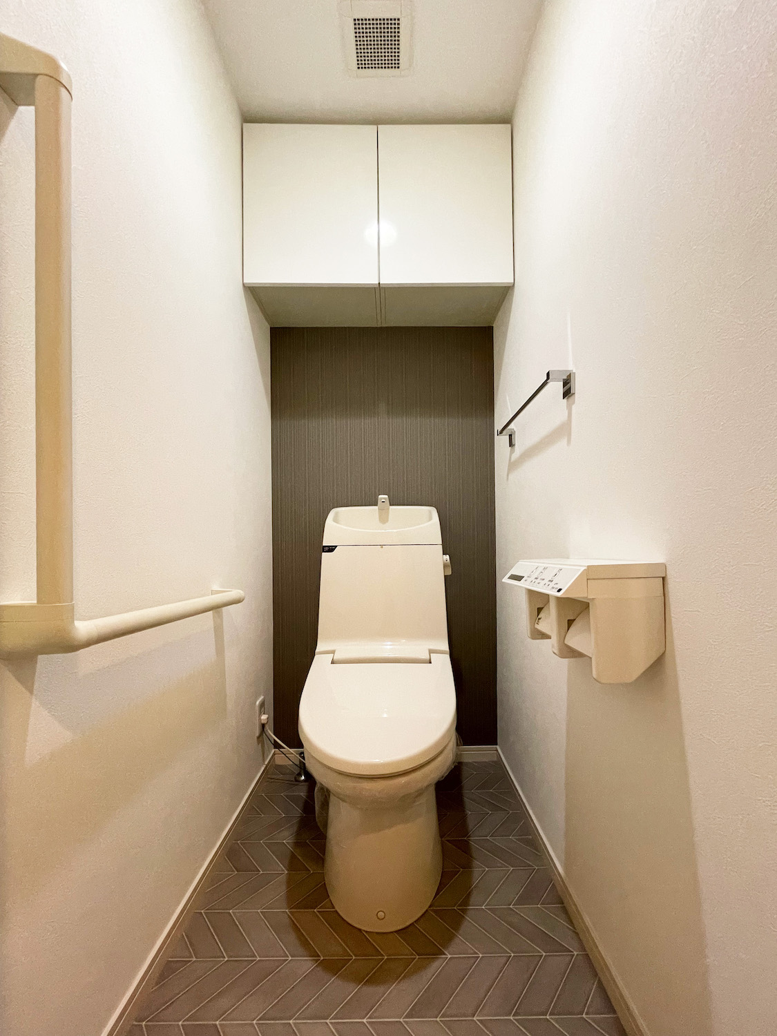 グランドニューガイア新栄町駅前 5号室タイプ(2LDK)_トイレ　※部屋によってクロス・建具の色等異なります