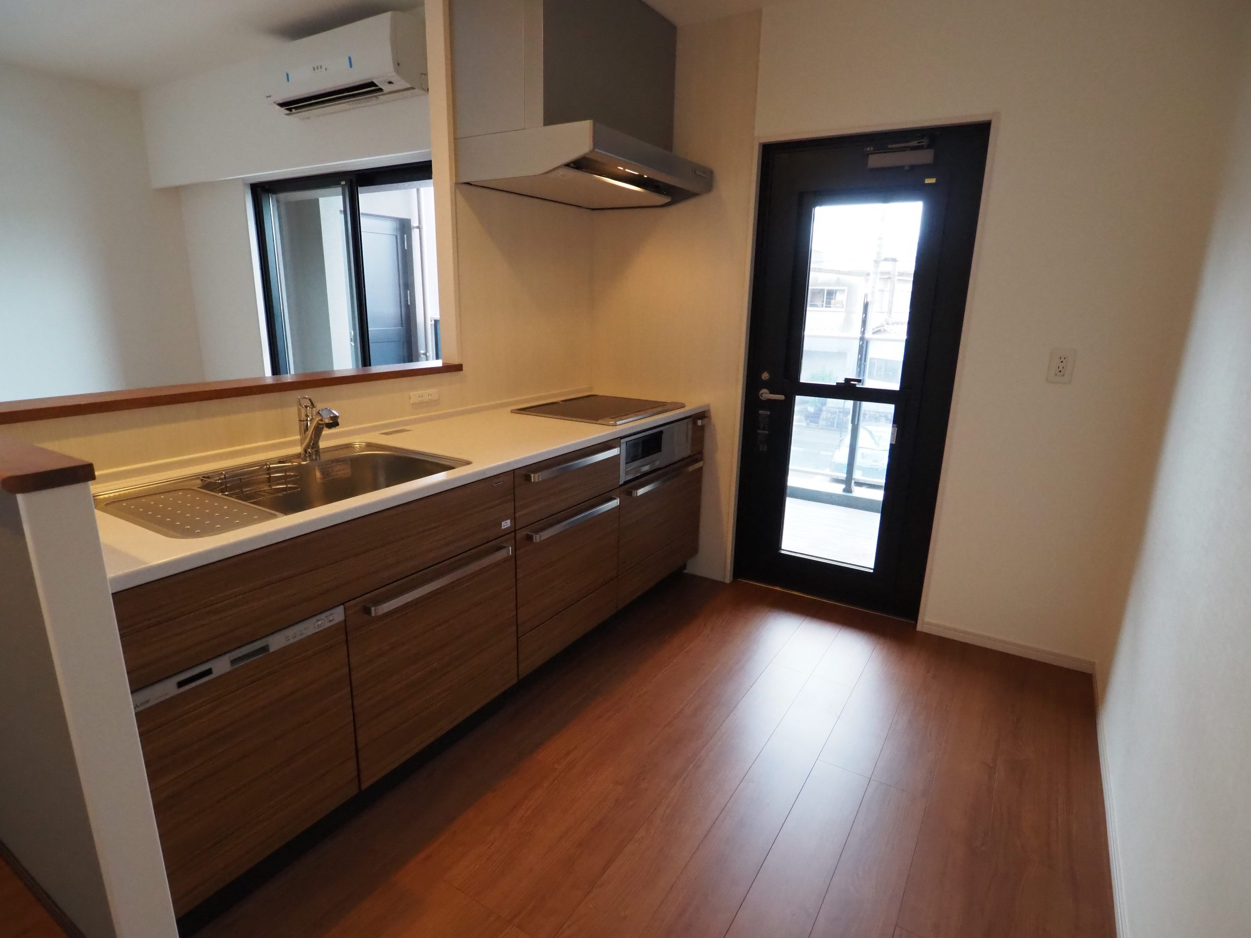 ニューガイア飯塚北 6号室タイプ_キッチン　※部屋によってクロス・建具の色等変わります。