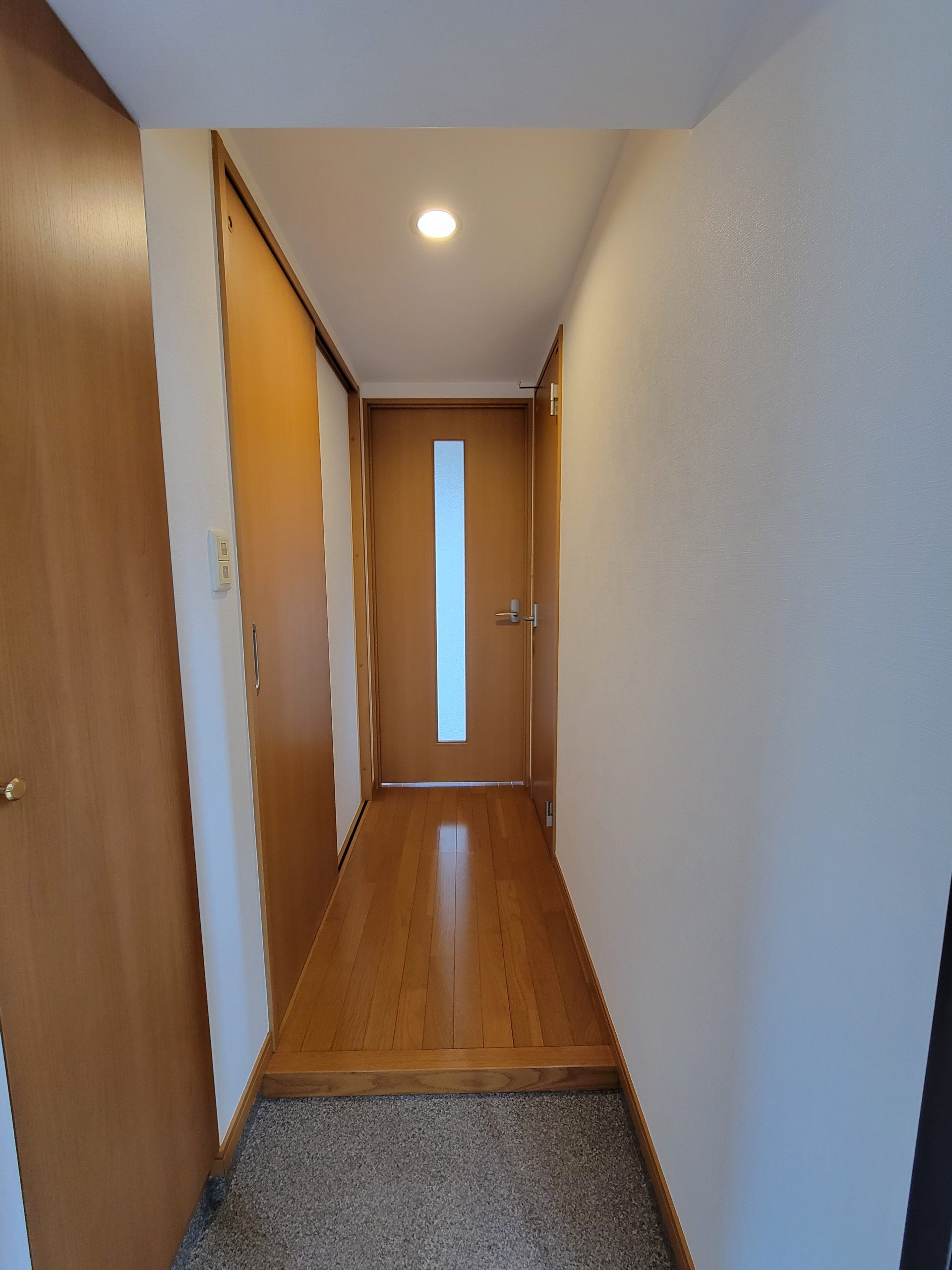 ニューガイアリルーム薬院駅前№23 １号室タイプ_玄関　部屋によってクロス・建具の色等変わります。