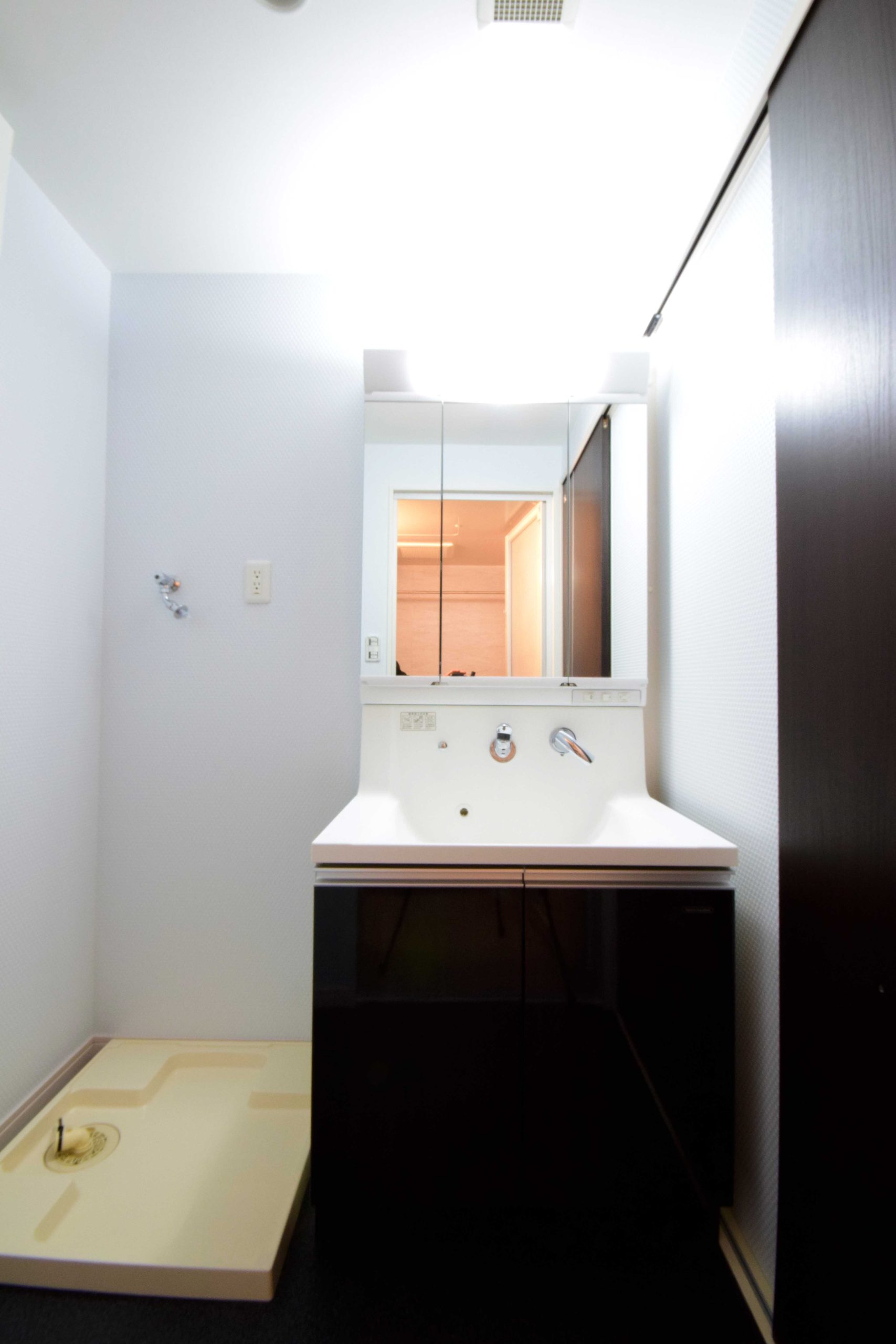 ニューガイア福岡東 8号室タイプ_洗面台　※部屋によってクロス・建具の色等変わります。