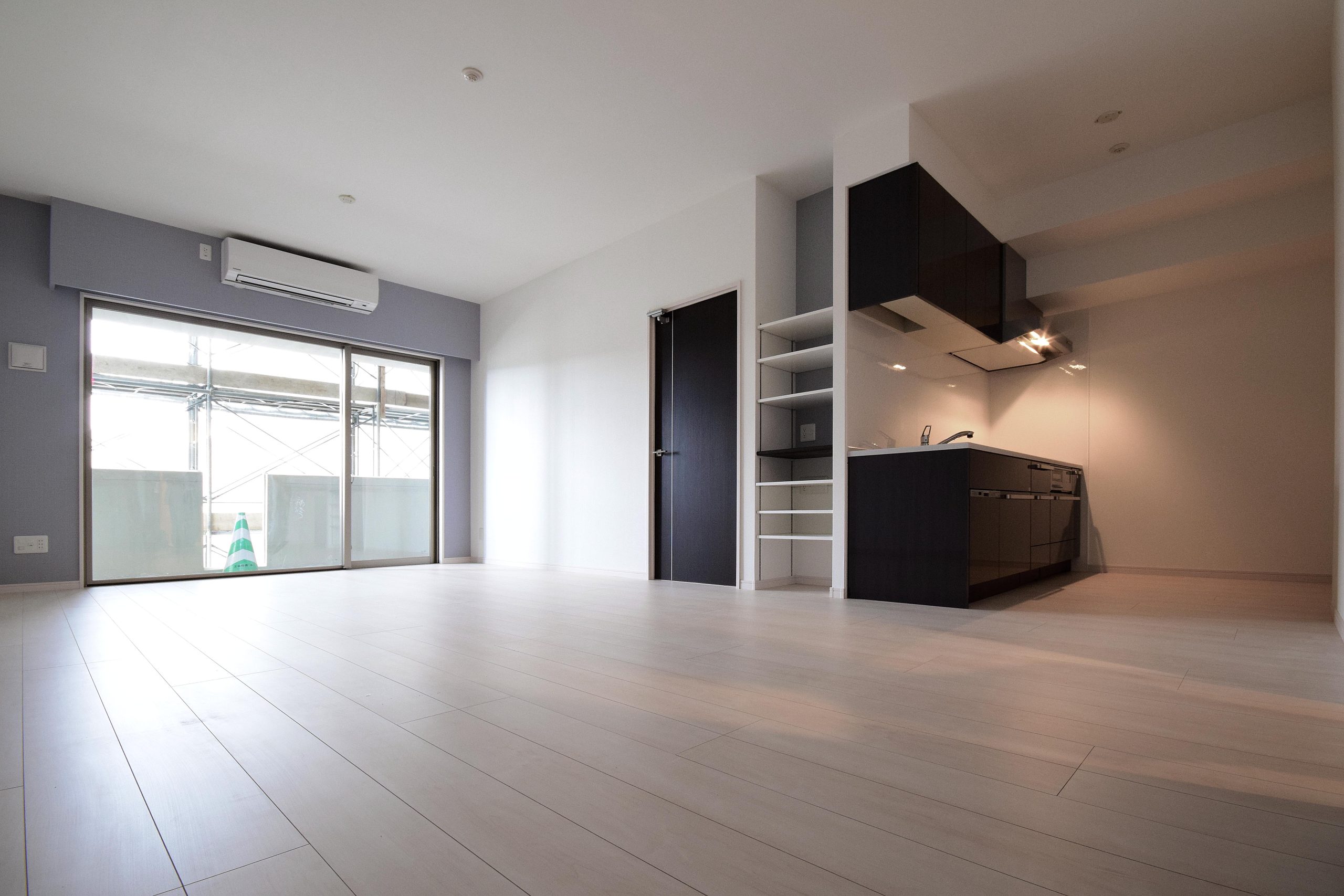 ニューガイア福岡東 8号室タイプ_LDK　※部屋によってクロス・建具の色等変わります。