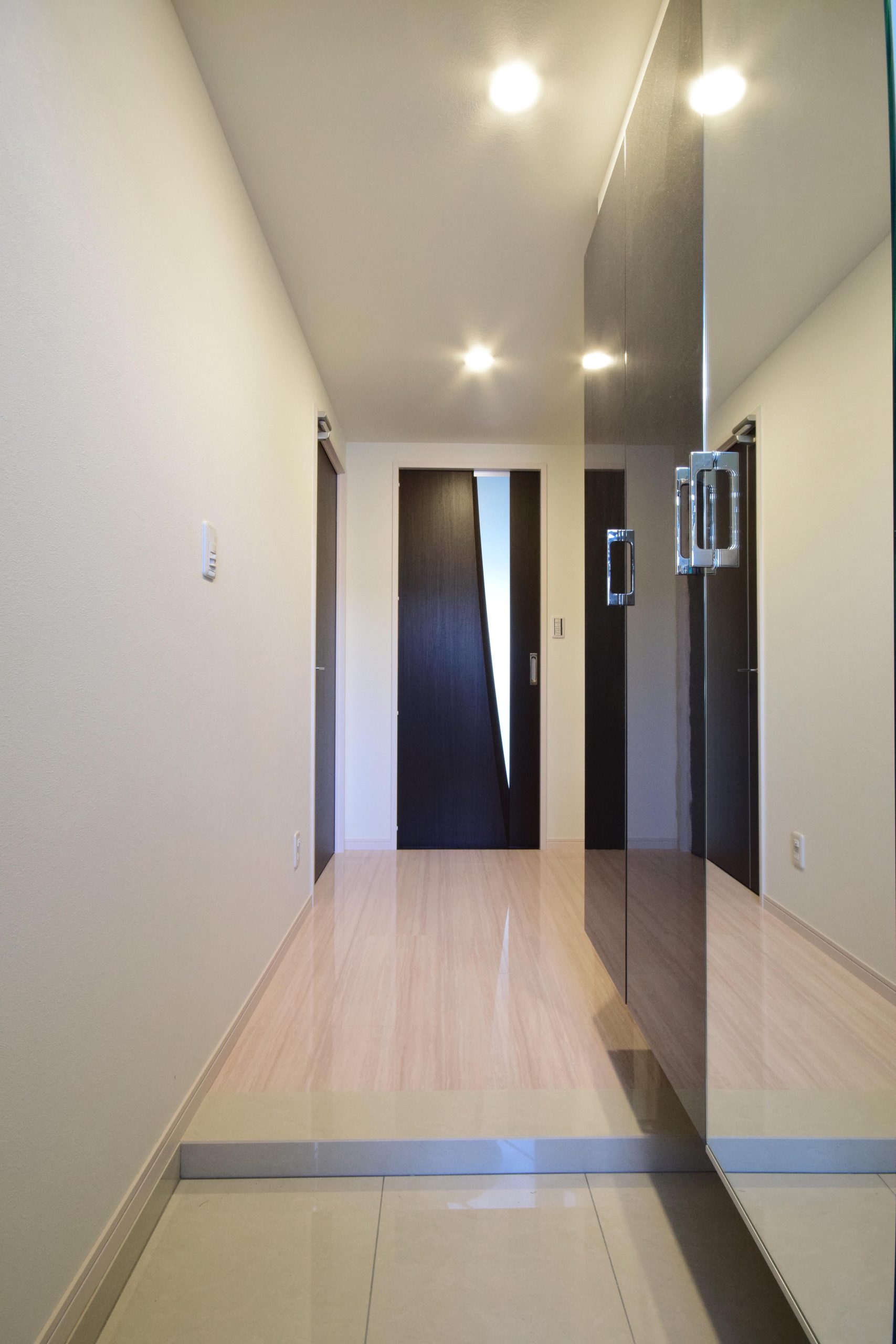 ニューガイア福岡東 11号室タイプ_玄関　※部屋によってクロス・建具の色等変わります。