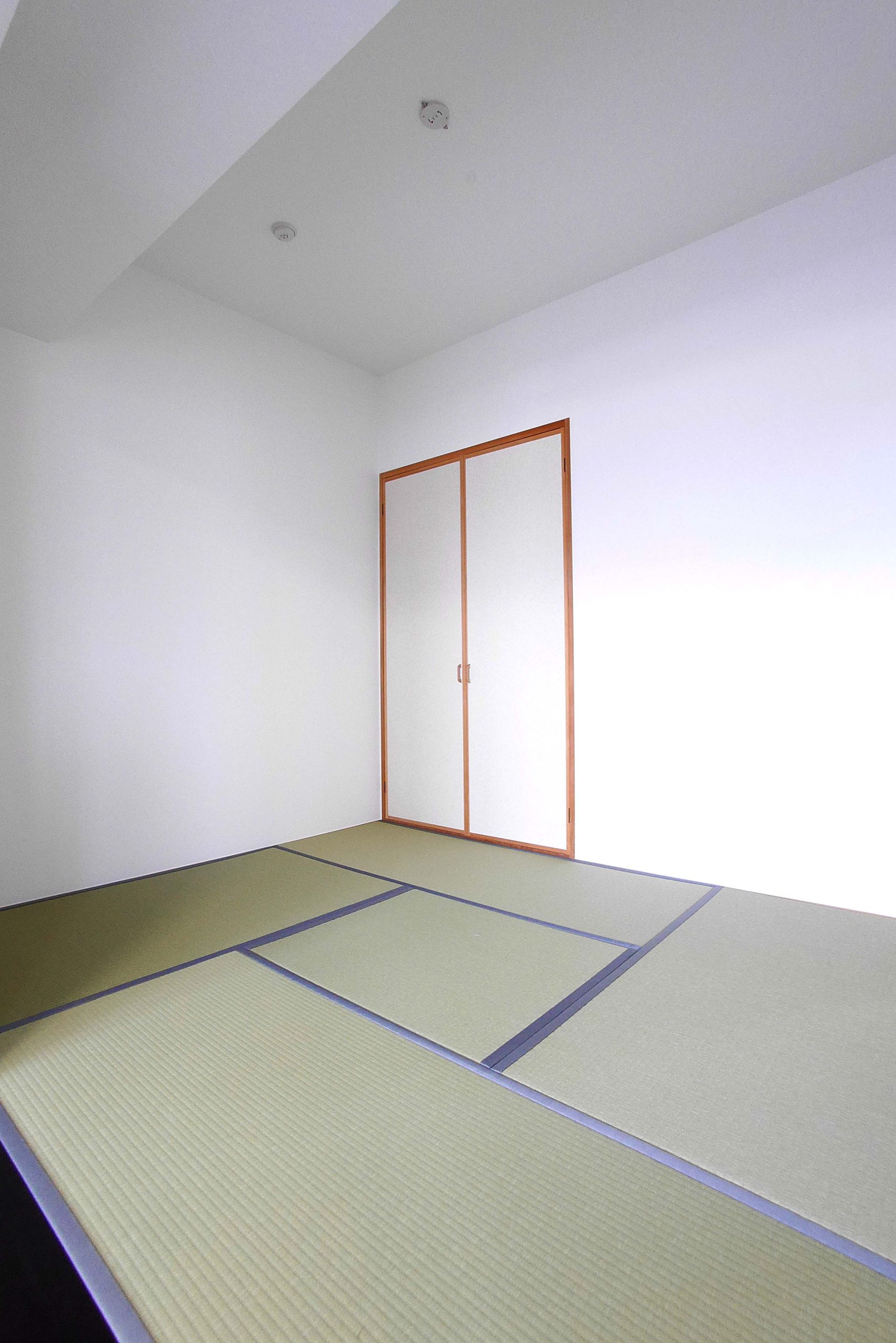 グランドニューガイア新栄町駅前 8号室タイプ(4LDK)_和室　※部屋によってクロス・建具の色等変わります。