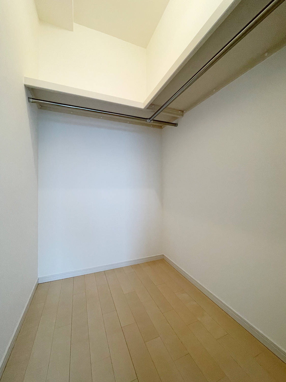 ニューガイア空港通り 7号室タイプ_洋室6帖WIC　※参考写真。部屋によってクロス等異なります