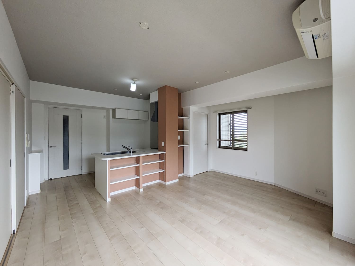 ニューガイアサンコーポフジシン 1号室タイプ_LDK　※参考写真。部屋によってクロス等異なります