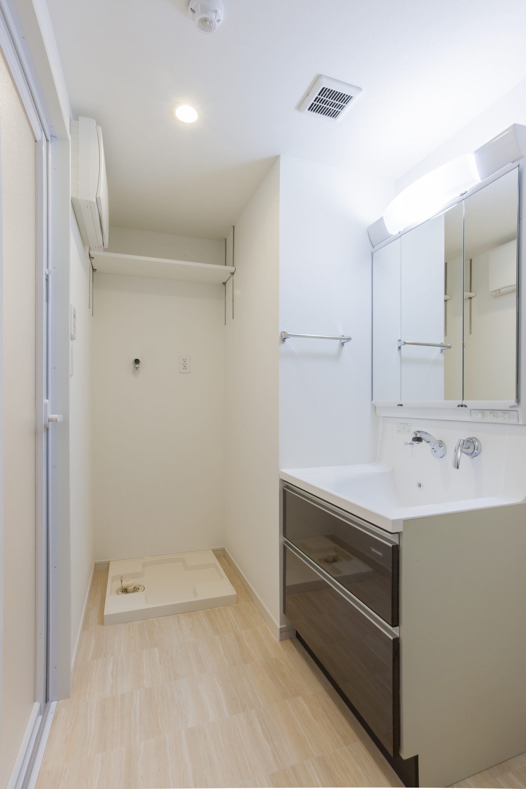 コンフォート筑紫 3LDK_洗面室　※部屋によってクロス・建具の色等変わります。