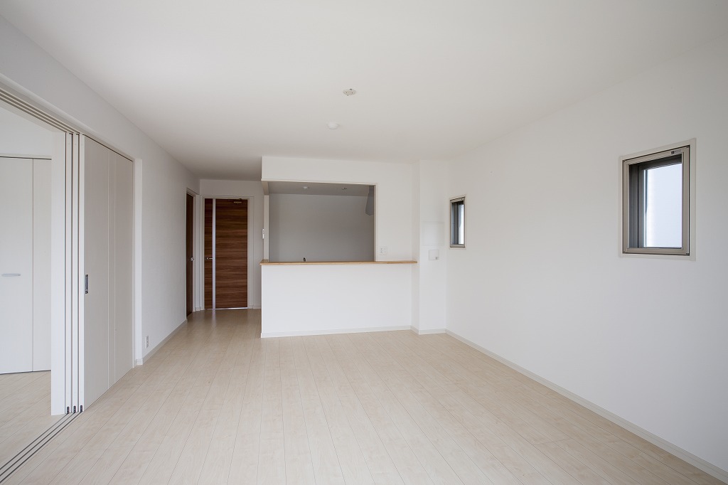 コンフォート筑紫 2LDK_リビング　※部屋によってクロス・建具の色等変わります。