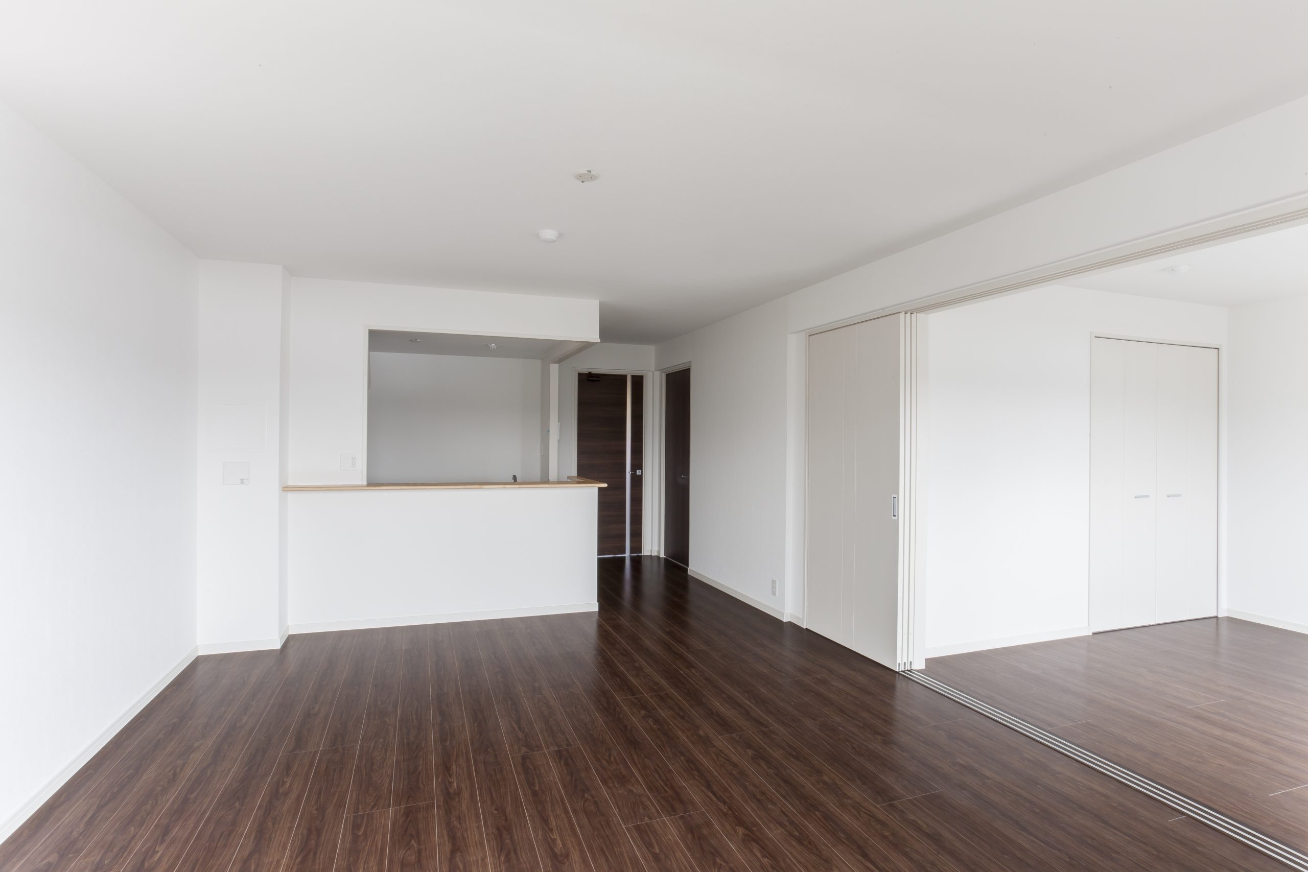 コンフォート筑紫 3LDK_リビング　※部屋によってクロス・建具の色等変わります。