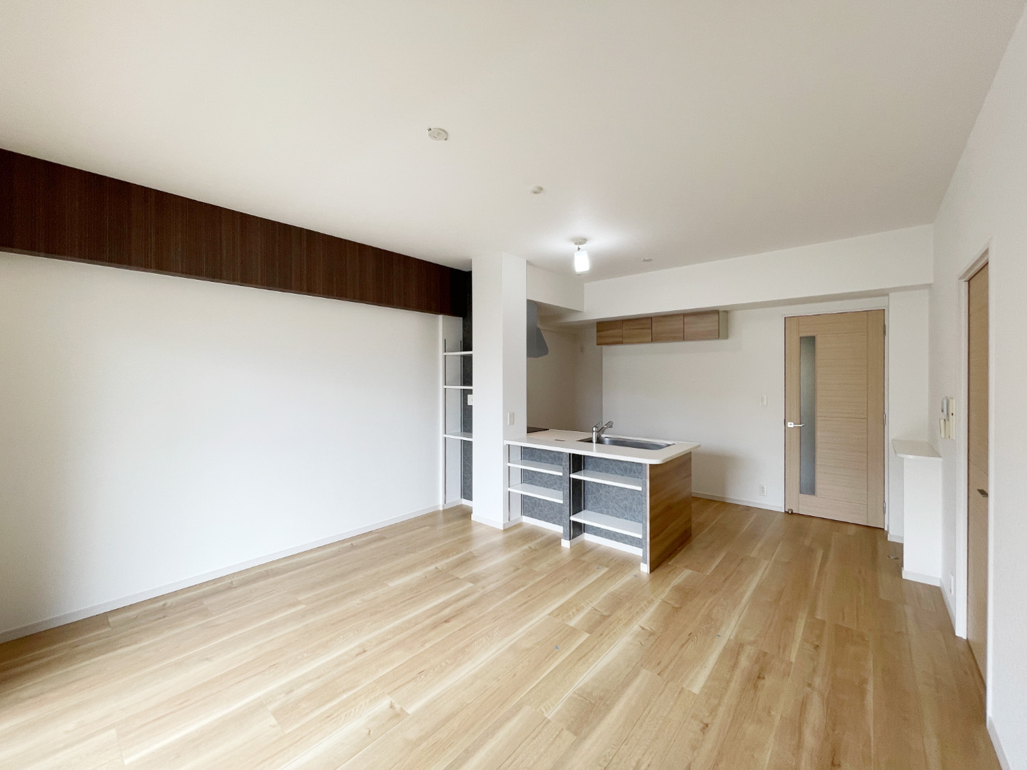 ニューガイアサンコーポフジシン 2号室タイプ_LDK　※参考写真。部屋によってクロス等異なります
