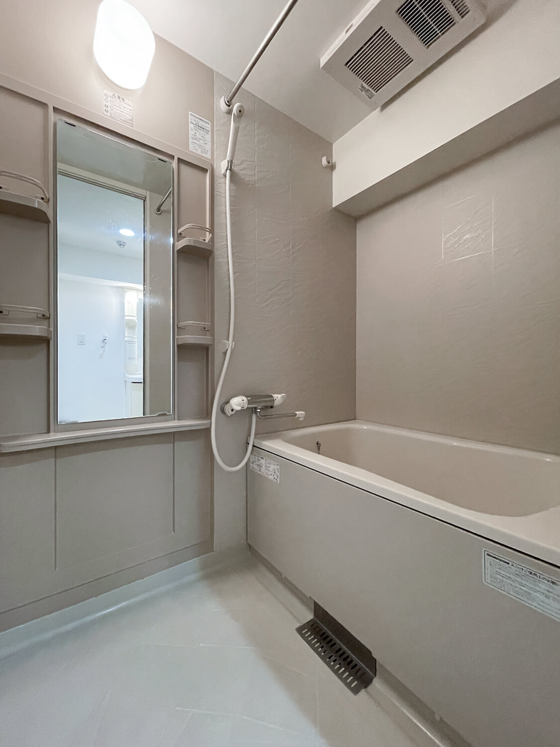 ニューガイアリルーム西新南№67 1LDKタイプ_浴室　※参考写真。部屋によって壁・床の色等異なる場合があります。