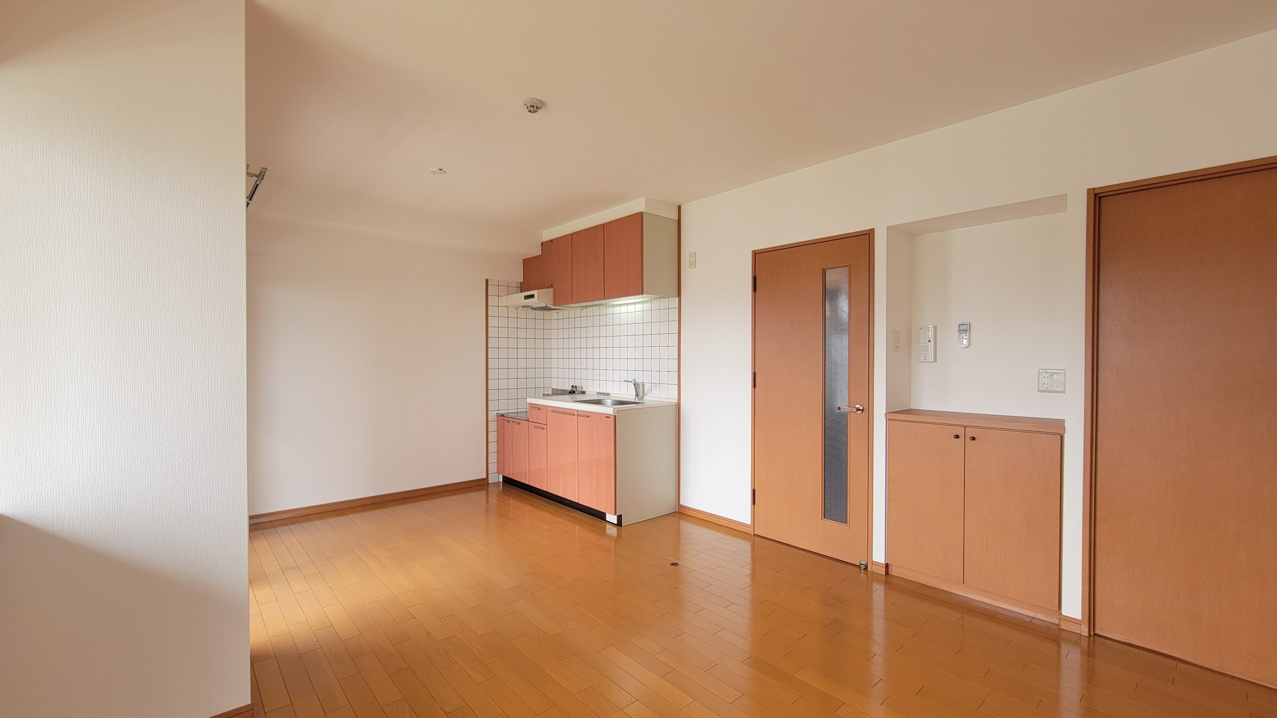 ニューガイアリルーム西新南№67 2LDKタイプ_リビング　※部屋によってクロス・建具の色等変わります。