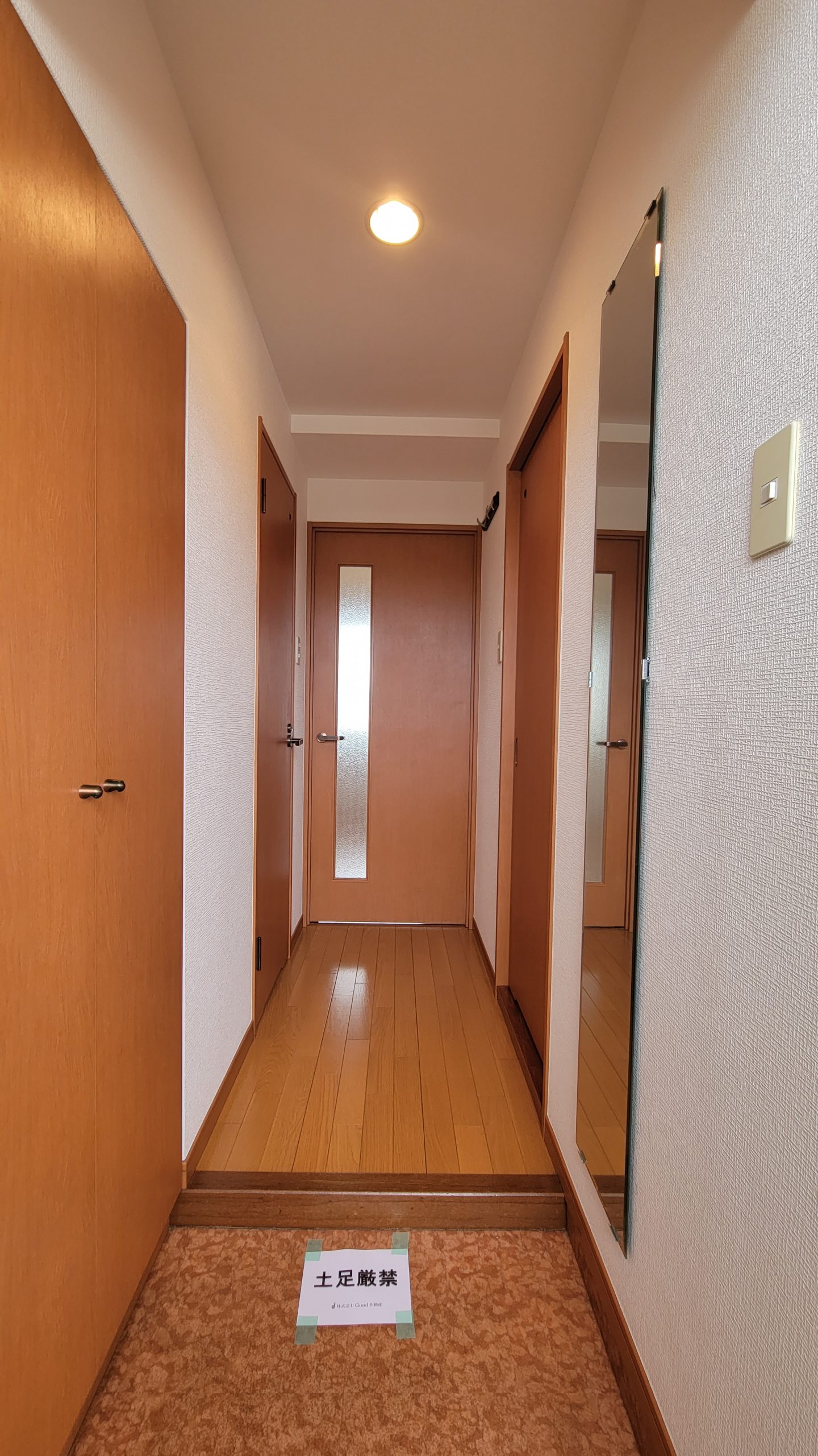 ニューガイアリルーム西新南№67 2LDKタイプ_玄関　※部屋によってクロス・建具の色等変わります。