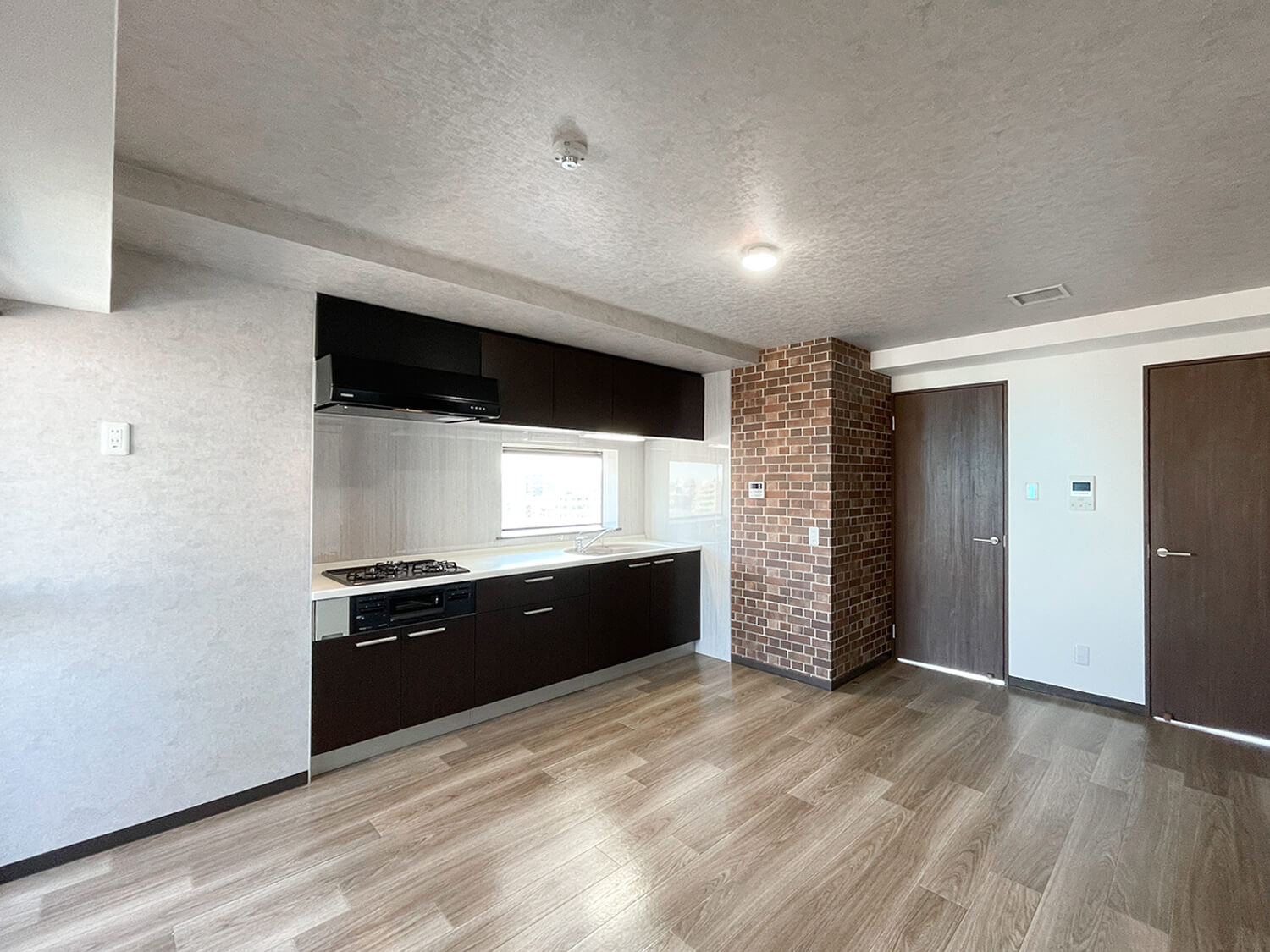 ニューガイアリルーム南葛西№65 3号室タイプ_リビング　※部屋によってクロス・建具の色等変わります。