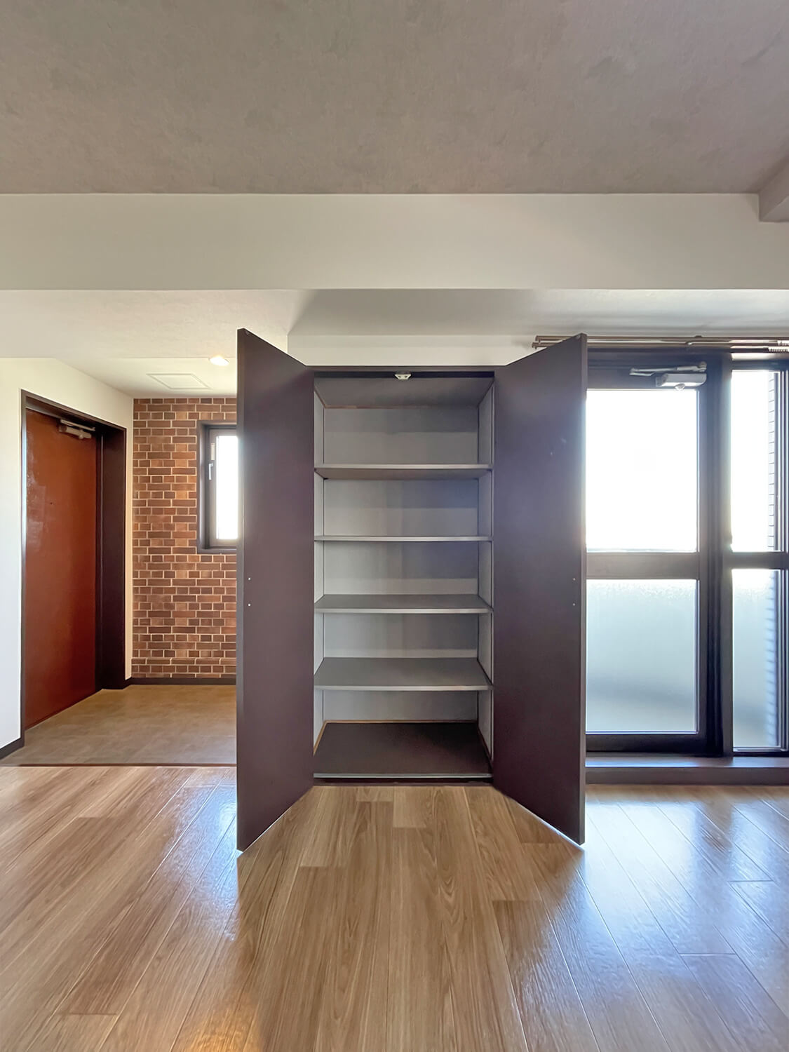 ニューガイアリルーム南葛西№65 3号室タイプ_リビング棚　※部屋によってクロス・建具の色等変わります。