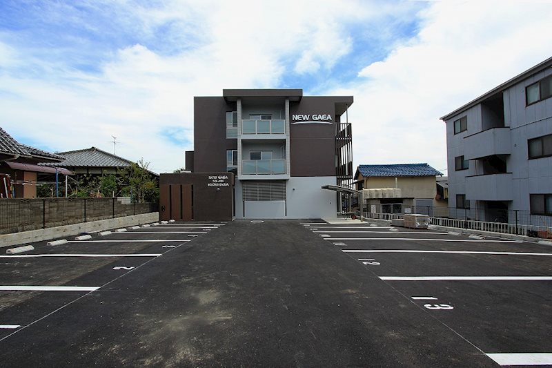 ニューガイアソラーレ葛原 駐車場
