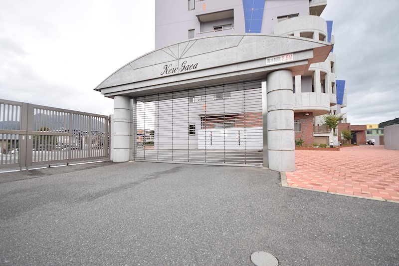 ニューガイア上石田 駐車場