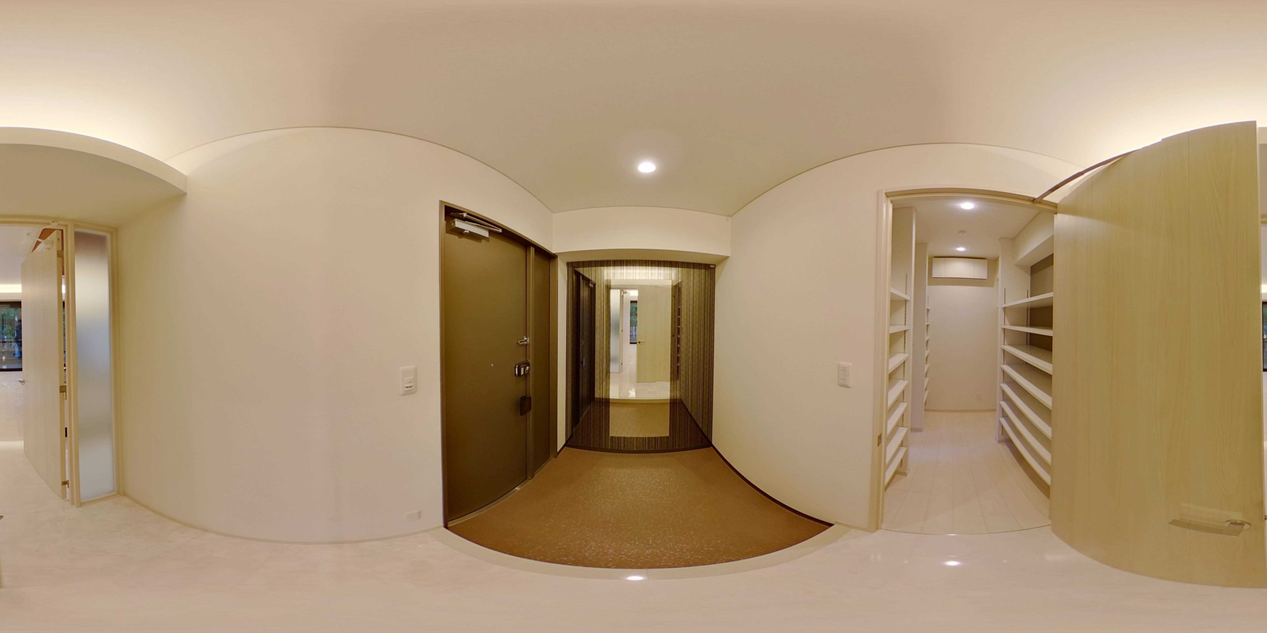 玄関　※部屋によってクロス・建具の色等異なります。