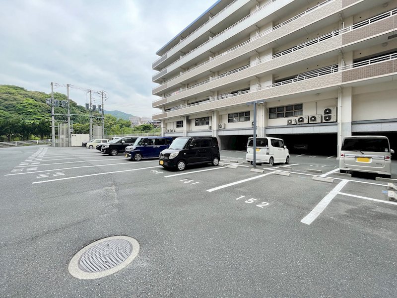 ニューガイア四季彩の丘Ｃ棟 駐車場